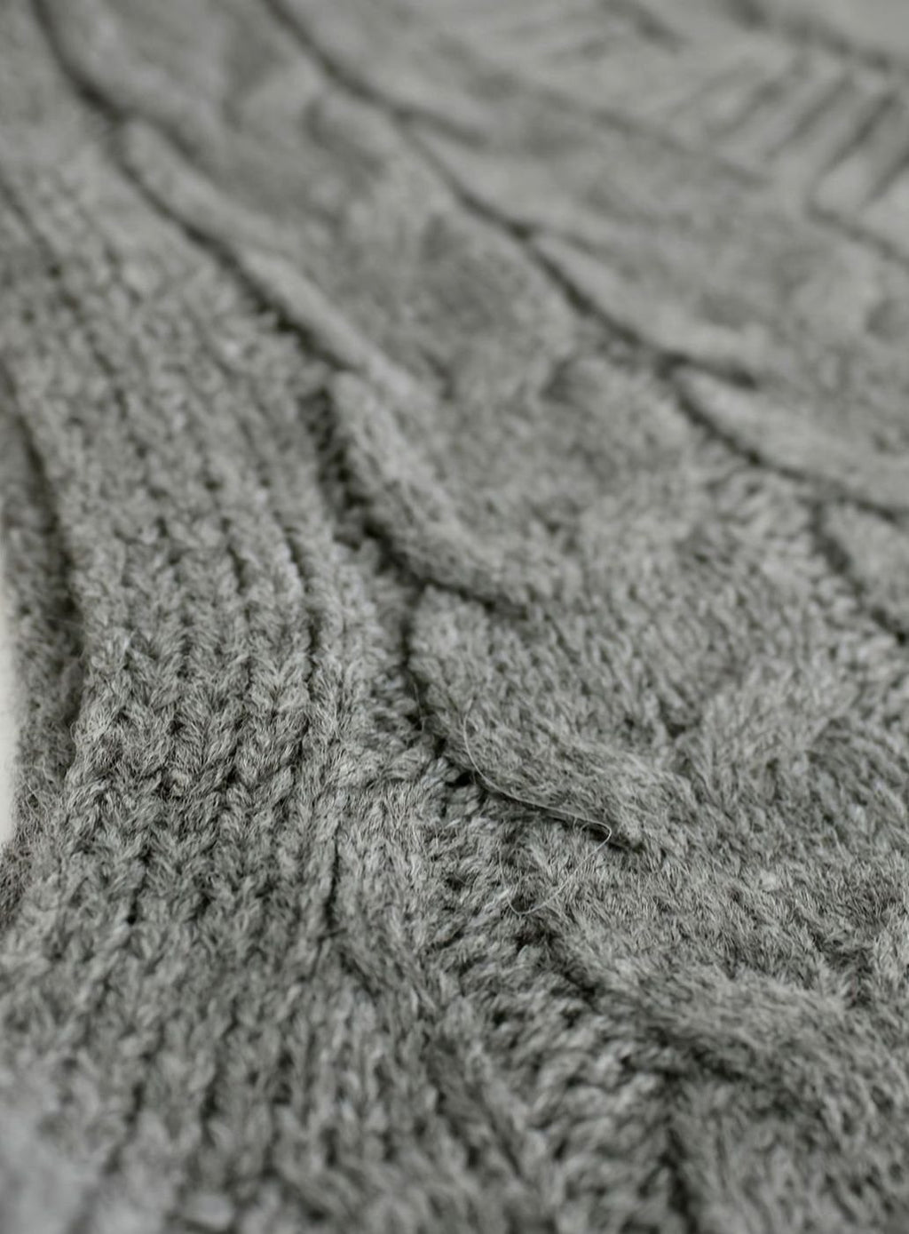 Women's Cable-Knit V-Neck Sweater Vest Relaxed Pullover