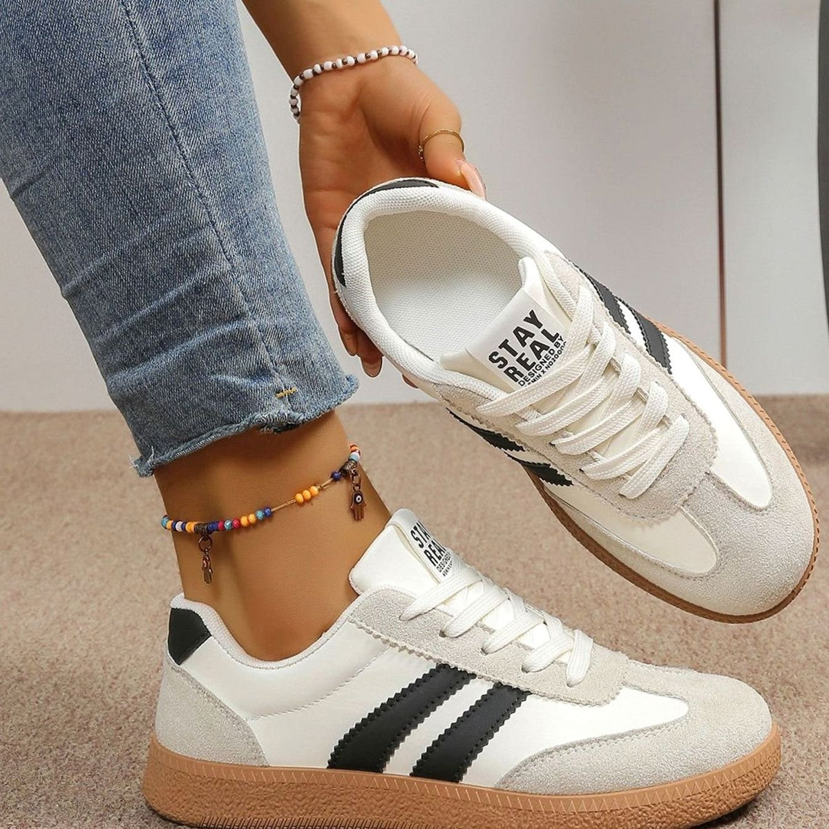 Women's Cushioned Lace-Up Retro Low-Top Fashion Sneakers - White