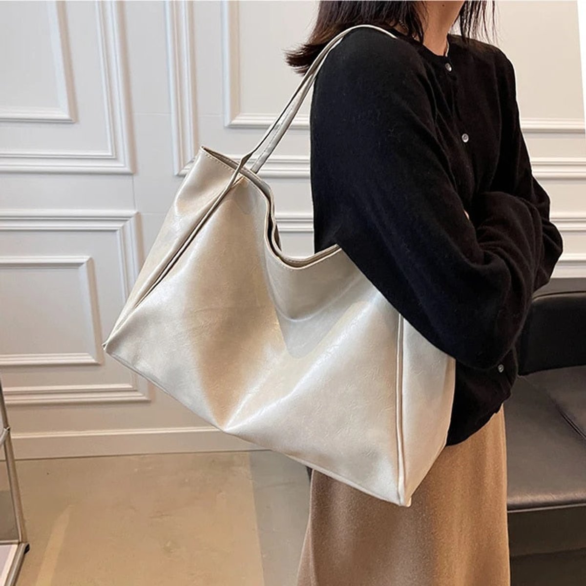 Women's Retro PU Leather Oversized Shoulder Tote Bag