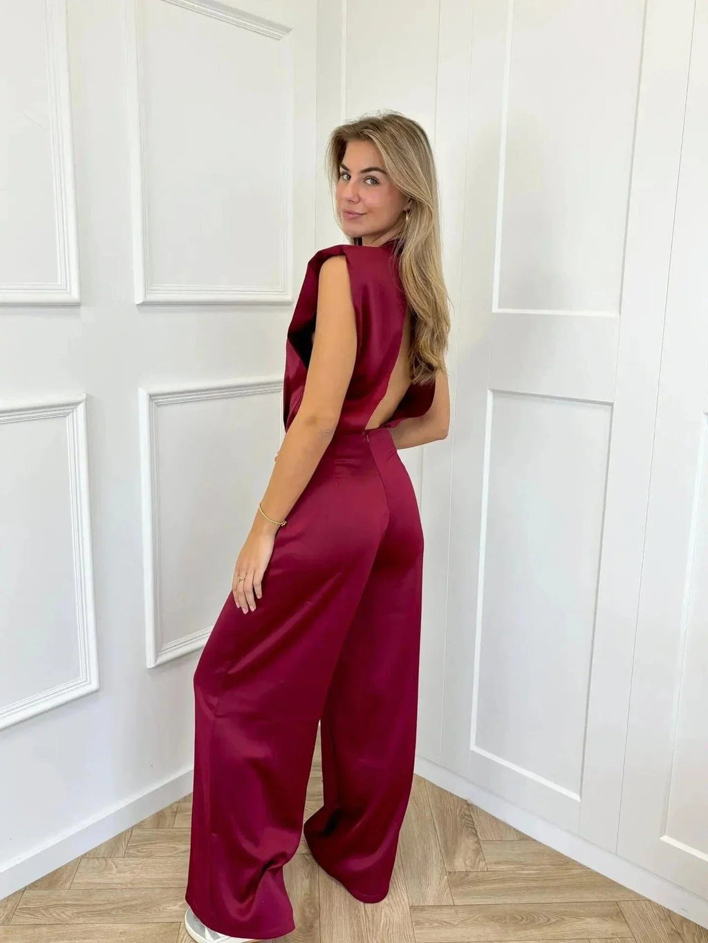 Women's Satin Wide-Leg Sleeveless Open-Back Jumpsuit - Bordeauxrood