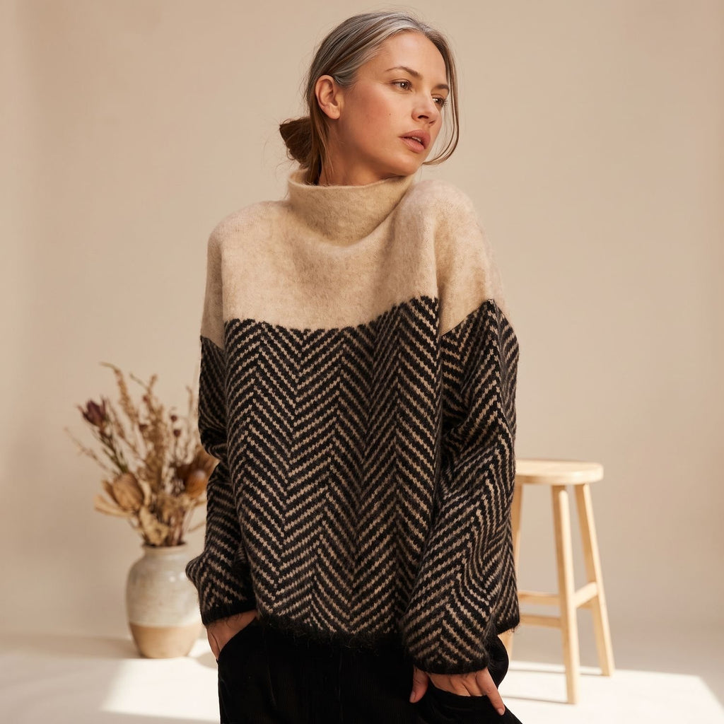 Women's Turtleneck Herringbone Colorblock Knit Sweater - Beige