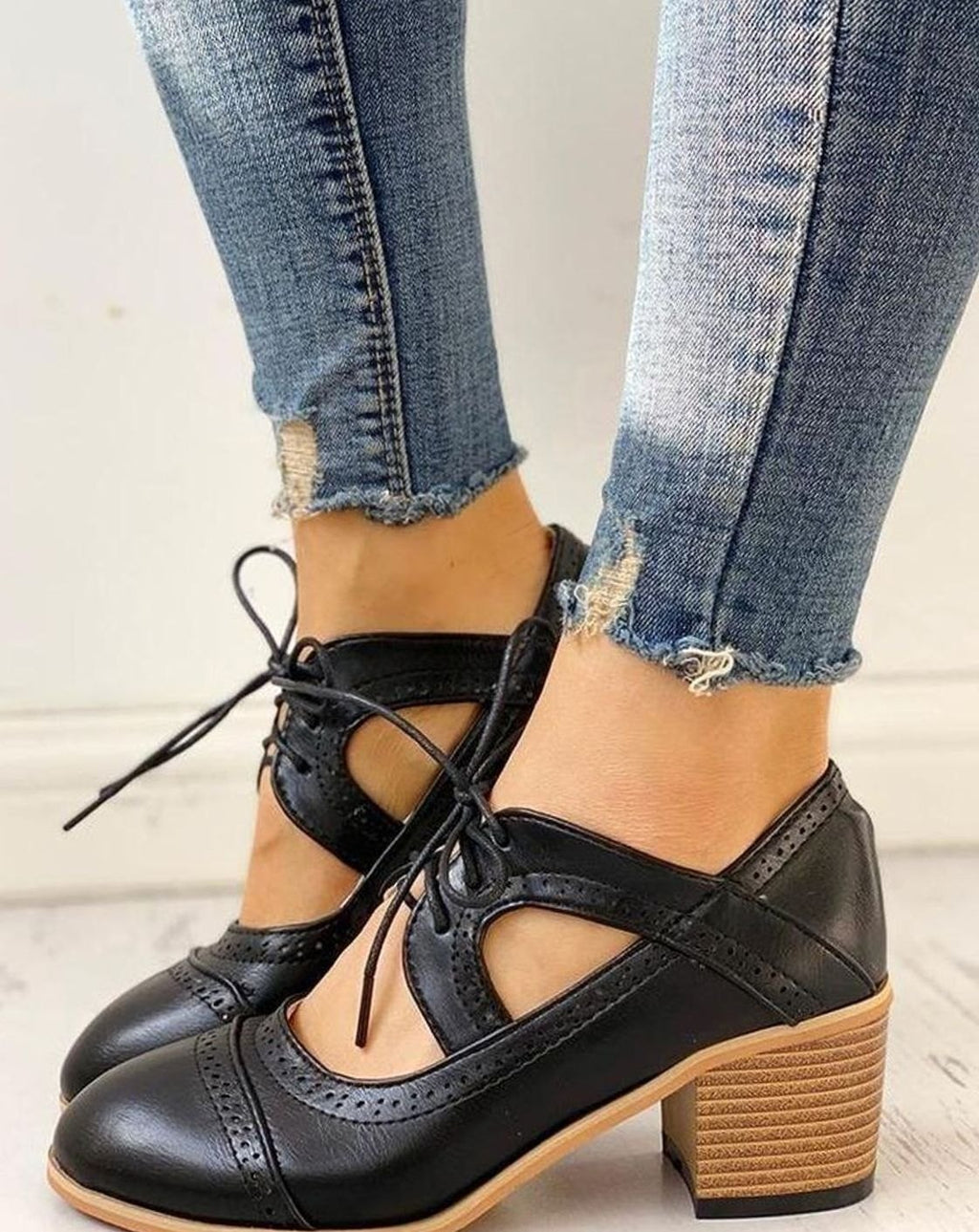 Women's Vintage Lace-Up Block Heel T-Strap Shoes - Black