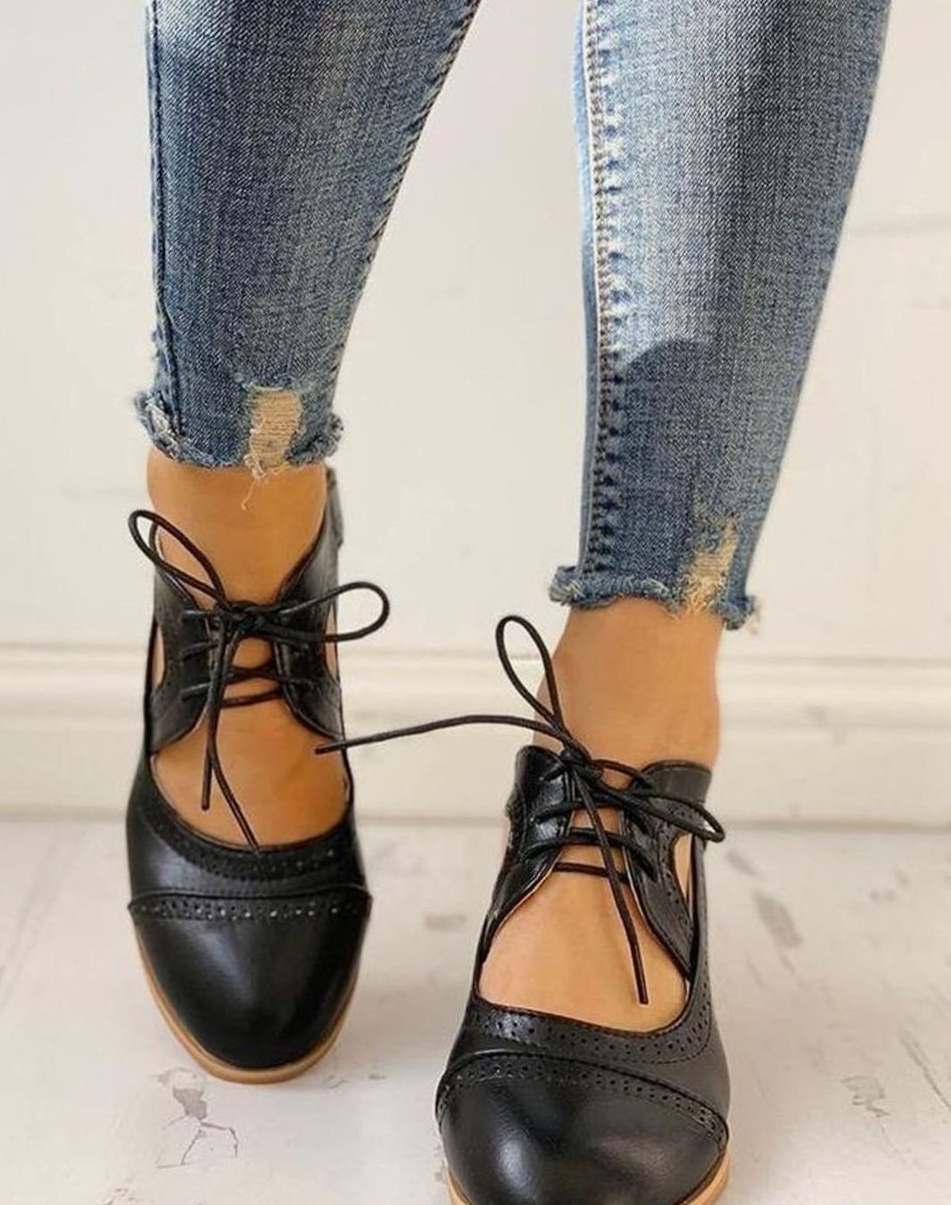 Women's Vintage Lace-Up Block Heel T-Strap Shoes